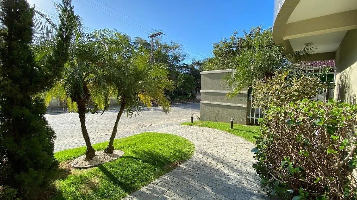 Garden Ville - Confortavel Apartamento Na Praia De Bombas Com Otima Localizacao Bombinhas